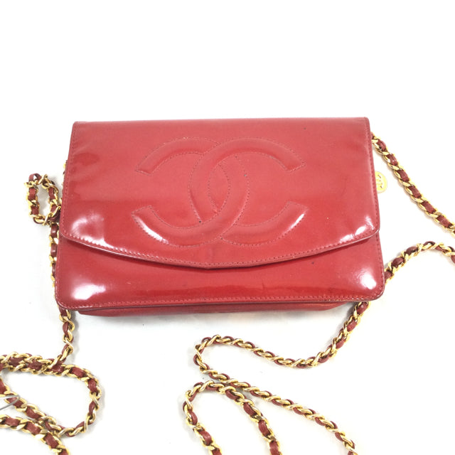 Chanel Patent Leather Wallet on a Chain – Chic To Chic Consignment